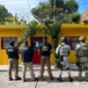 Fiscalía General de Michoacán realizando cateos en dos viviendas de Morelia, con presencia de policías y unidades caninas