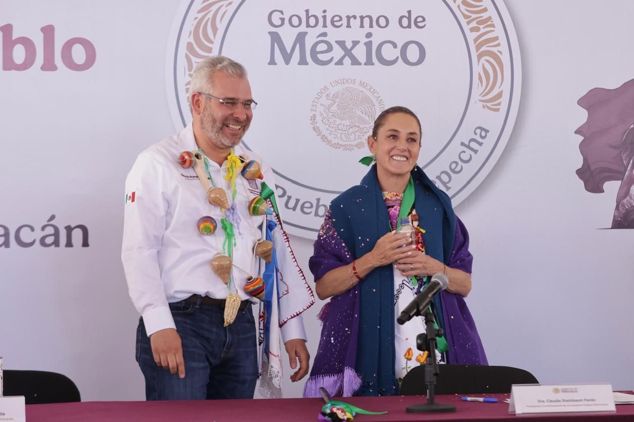 Presidenta Claudia Sheinbaum Pardo y gobernador Alfredo Ramírez Bedolla en evento oficial en Michoacán