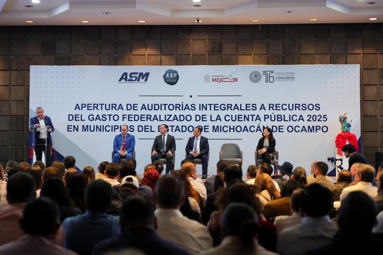 Acto oficial de firma de actas de apertura de auditorías en Morelia, con presencia de autoridades estatales, federales y municipales
