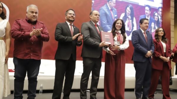 Evento formal en el Congreso del Estado de Michoacán con diputadas y diputados de MORENA presentando el Segundo Informe Legislativo ante autoridades del Poder Judicial y Ejecutivo.