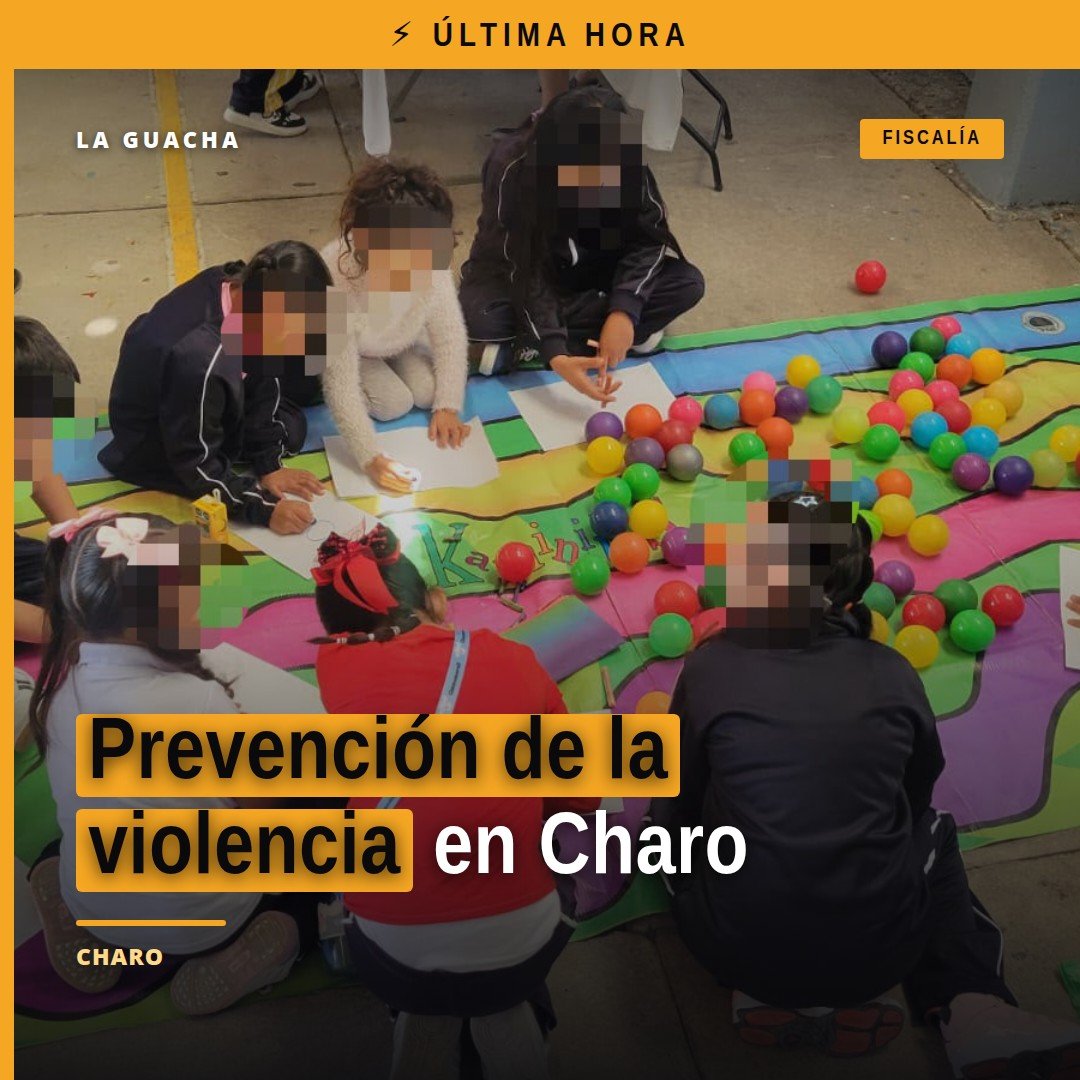 Personal de la Fiscalía General del Estado de Michoacán interactuando con niñas, niños y adolescentes en un stand lúdico