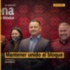 Carlos Torres Piña hablando ante micrófonos en un evento público en Michoacán, con banderas de Morena y PT visibles