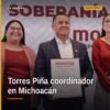 Carlos Torres Piña michoacán hablando ante militantes en un acto oficial en Michoacán, con bandera de México y logo de