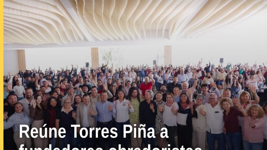 Carlos Torres Piña y Reyna Celeste Ascencio junto a fundadoras y fundadores obradoristas durante encuentro en Morelia para