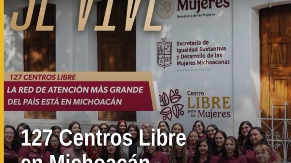 Fachada de un Centro LIBRE en Michoacán con logotipo visible, mujeres y personal atendiendo en un espacio comunitario