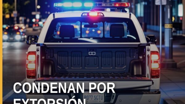 Ilustración simbólica de una tienda de abarrotes en Zitácuaro con sello judicial y texto 'extorsión zitácuaro'