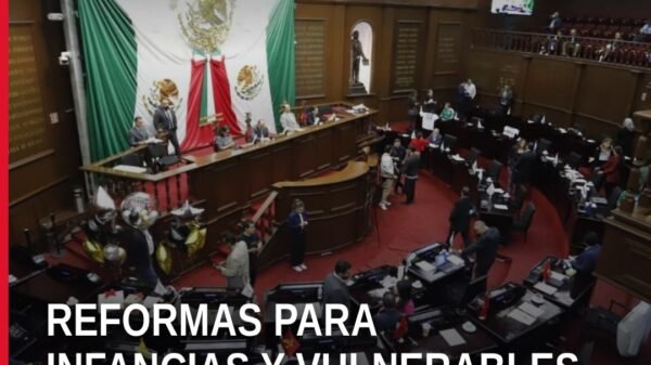 Congreso del estado michoacán en sesión plenaria en Morelia, con diputados aprobando reformas para infancias y grupos