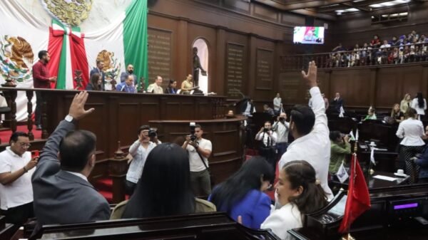 Congreso del estado salud: diputados en sesión plenaria en el Palacio Legislativo de Morelia, Michoacán, el 9 de septiembre