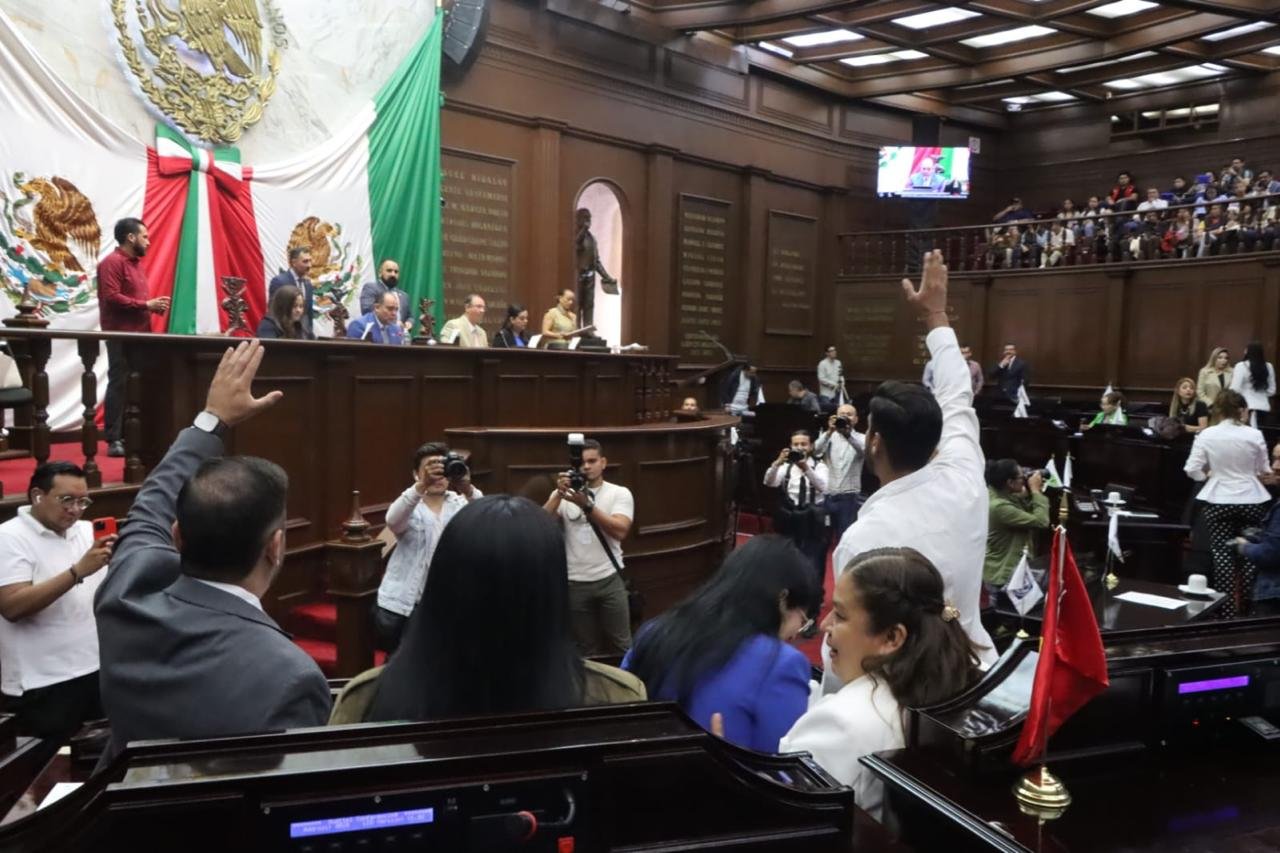Congreso del estado salud: diputados en sesión plenaria en el Palacio Legislativo de Morelia, Michoacán, el 9 de septiembre