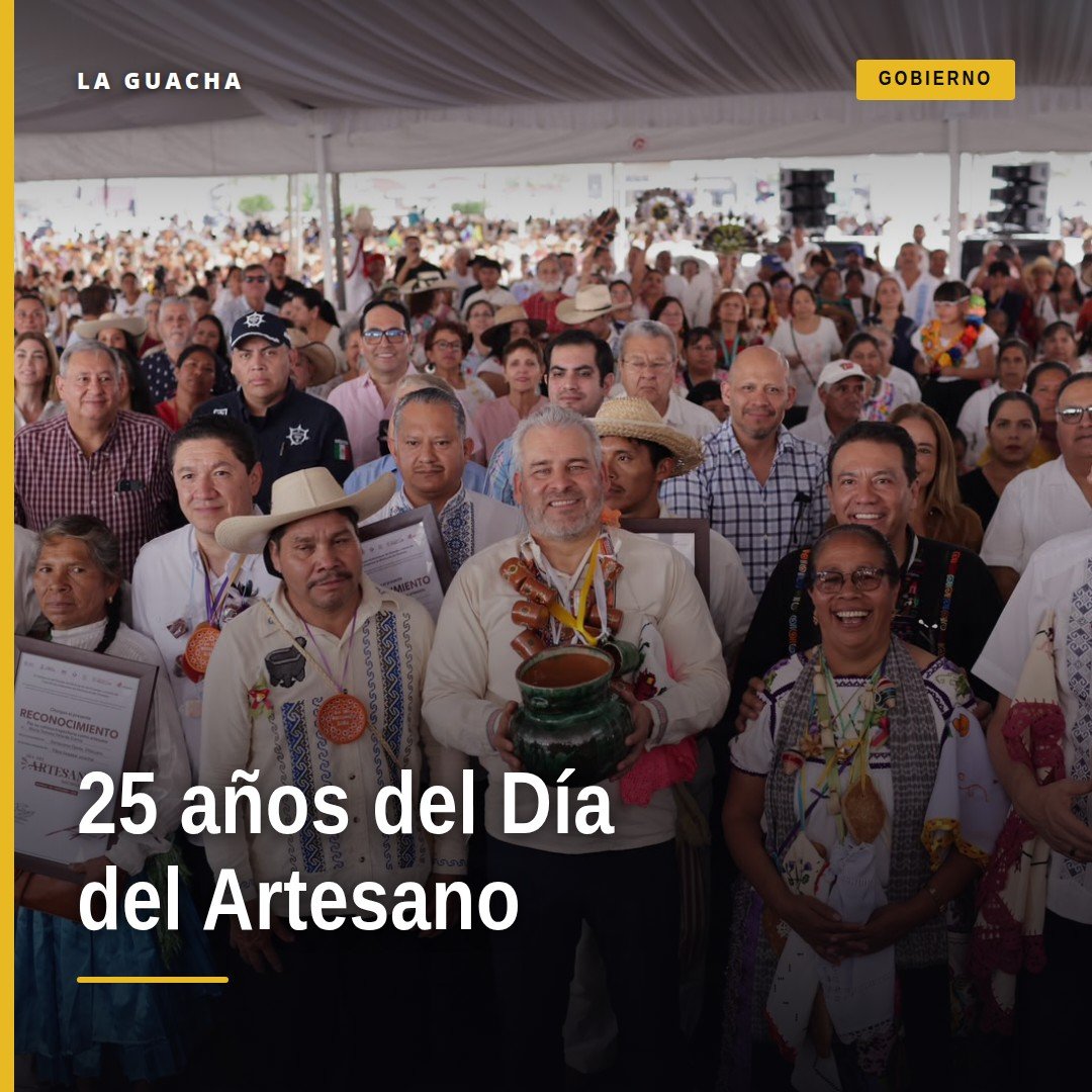 Gobernador Alfredo Ramírez Bedolla en evento conmemorativo del día del artesano michoacano, entregando galardones a