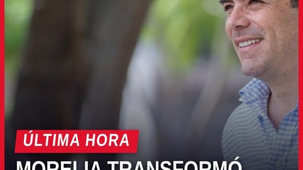 Fotografía aérea de uno de los cuatro distribuidores viales en Morelia, con flujo vehicular y áreas verdes integradas en el