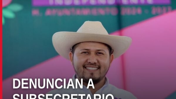 denuncia contra subsecretario: ilustración simbólica de una carpeta judicial con sello de la FEMDO y silueta de Uruapan al
