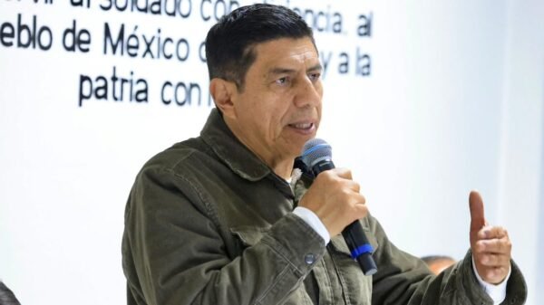 desaparición ayuntamiento juchitán: edificio municipal con bandera estatal y símbolos de autoridad