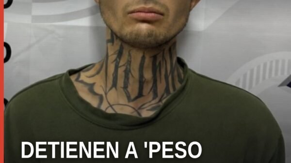 Imagen ilustrativa de una camioneta Ford Expedition blanca y elementos tácticos decomisados tras la detención de 'Peso