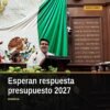 Diputado Toño Carreño hablando ante micrófonos en Morelia sobre el presupuesto electoral 2027