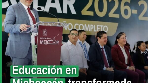 Educación en Michoacán: gobernador Alfredo Ramírez Bedolla en evento escolar en Morelia con maestros y estudiantes