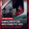 Fotografía simulada de una ambulancia del IMSS con daños frontales estacionada en banqueta de colonia Nueva Santa María
