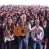 Entrega de guitarras: el gobernador Alfredo Ramírez Bedolla entrega instrumentos a estudiantes de secundaria en Michoacán