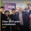 El gobernador Alfredo Ramírez Bedolla entrega chips D4TA datos gratis a estudiantes del Cecytem en Morelia, Michoacán, el 29