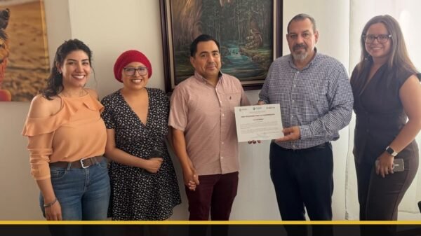 Certificado de área voluntaria conservación entregado a propietarios de 'La Ceferina' en Tancítaro, Michoacán