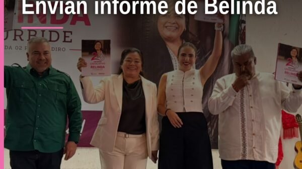 Micrófono de estudio de radio con logo de La Guacha 103.5 y archivo de audio etiquetado como 'informe diputada belinda'