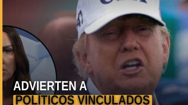 Foto de archivo Reuters con captura de pantalla de Sara Carter hablando sobre políticos vinculados con cárteles