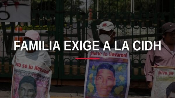 familia mondraqón exige cidh: retrato de Julio César Mondragón Fontes junto a su madre Afrodita Mondragón Fontes y