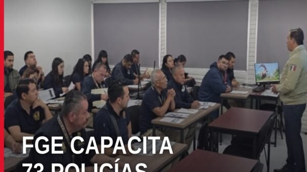 FGE capacita policías: grupo de 73 policías de investigación en uniforme durante sesión práctica de armamento y tiro en