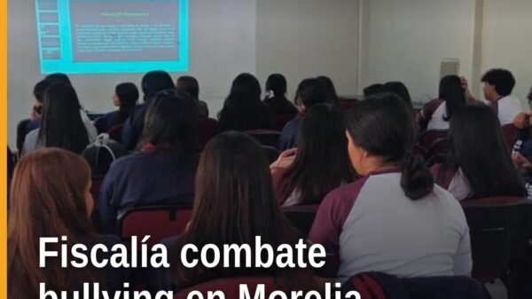 Fiscalía Michoacán bullying: personal de la FGE interactuando con estudiantes del CETIS 120 de Morelia durante jornada