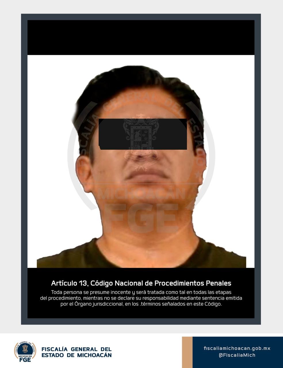 Fiscalía Michoacán detención: oficial de la Fiscalía Especializada en Combate al Secuestro y a la Extorsión supervisando el
