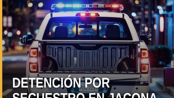 Fiscalía Michoacán detención: policías estatales escoltando a Jesús Eduardo “N” tras su aprehensión en Jacona, Michoacán.