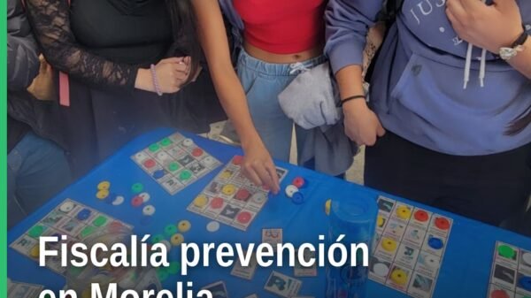 Fiscalía de michoacán prevención: personal de la FGE en módulo informativo y lúdico durante feria en Preparatoria José Ma.