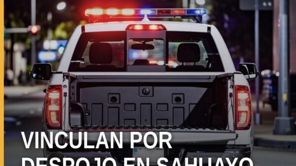 Ilustración simbólica de una vivienda en Sahuayo con sello de la Fiscalía Michoacán y texto 'fiscalía michoacán despojo'
