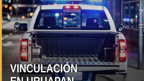 Ilustración simbólica de una balanza de justicia y un escudo con la leyenda 'Fiscalía Michoacán vinculación' sobre fondo