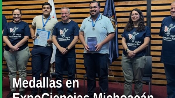 Estudiantes del Cecytem recibiendo medallas expociencias michoacán en la feria de Morelia, 20 de septiembre de 2026