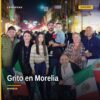 Multitud celebrando el Grito de independencia en el Centro Histórico de Morelia bajo luces festivas y banderas mexicanas