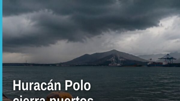 Mapa del Pacífico mexicano con iconos de puertos cerrados por huracán polo puertos en Lázaro Cárdenas, Manzanillo, Acapulco