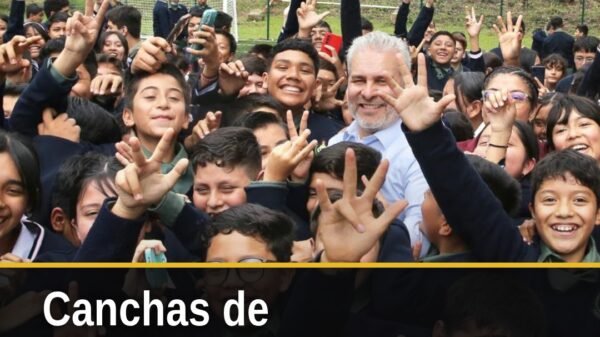 Cinco nuevas canchas de fútbol 7 con calidad FIFA en Uruapan para más de 3 mil 800 estudiantes