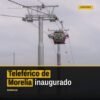 Vista aérea del teleférico de Morelia cruzando sobre el Zoológico de Morelia y la ciudad, con cabinas en movimiento y