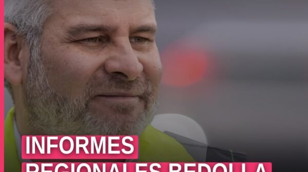 Informes regionales Bedolla: gobernador Alfredo Ramírez Bedolla ante público en Salón Presidente de Uruapan, Teatro Obrero