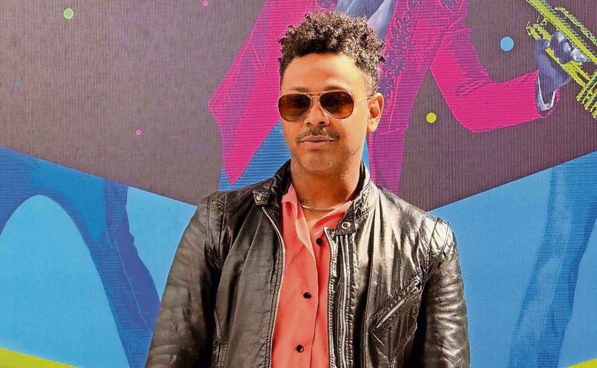 Kalimba melissa galindo: escena judicial simbólica con documentos y balanza
