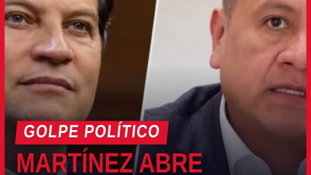 Fotografía de Alfonso Martínez Alcázar y Carlos Torres Piña en un evento político en Morelia, Michoacán, relacionada con la