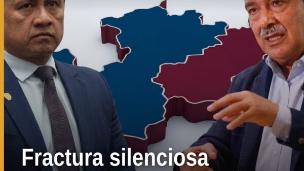 Ilustración simbólica de una grieta dividida entre dos figuras representando a Carlos Torres Piña y Raúl Morón Orozco, con