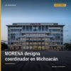 Fotografía simbólica de un evento político con bandera de MORENA y letrero que indica 'Coordinador MORENA Michoacán', morena