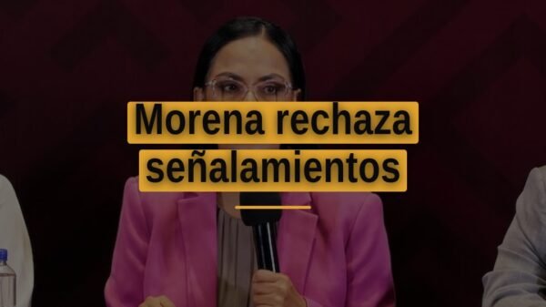 Foto simbólica de bandera mexicana y logo de Morena con texto 'morena rechaza señalamientos'