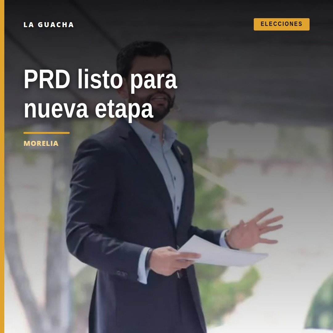 Octavio Ocampo Córdova hablando ante militantes y autoridades en Morelia durante su Segundo Informe Legislativo, proclamando