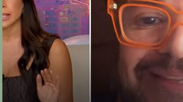Paola Rojas hablando frente a cámara durante su noticiero 'De prisa y corre', con logo de La Guacha visible, relacionado con