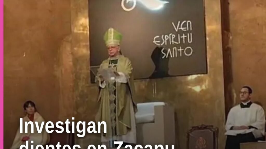 Obispo Ramón Castro Castro hablando en la Catedral de Cuernavaca, con fondo de altar, al referirse al hallazgo de mil 600