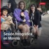 14 gatos y perros posando con moñitos en la calzada Fray Antonio de San Miguel, Morelia, durante la sesión fotográfica