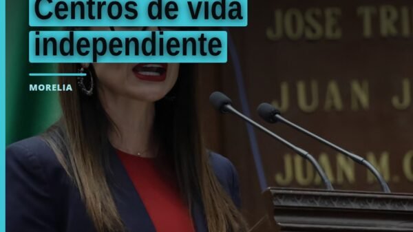 Diputada Nalleli Pedraza Huerta y activista José Sinuhe Ayala López presentando iniciativa sobre centros de vida